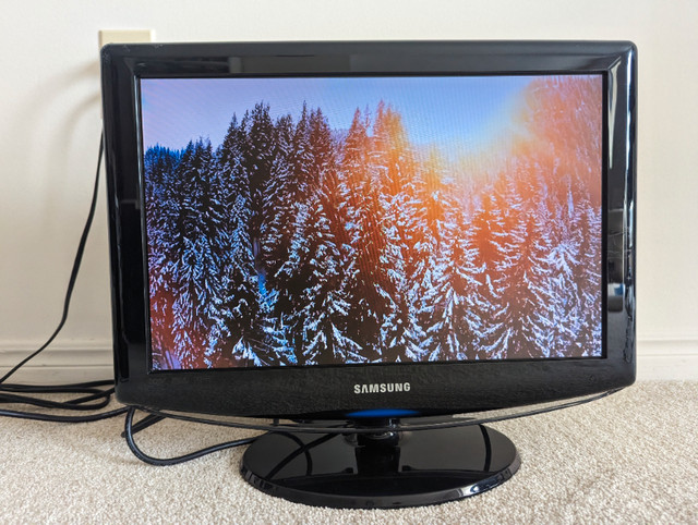 Samsung LN-T1953H 19" 16:9 LCD HDTV in TVs in London - Image 2