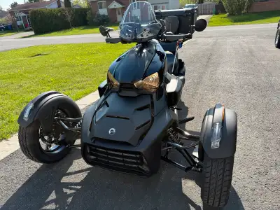 Ryker 600 2022 toute équipé 2 place 4000 km prêt pour la saison pour en savoir plus par cell seuleme...