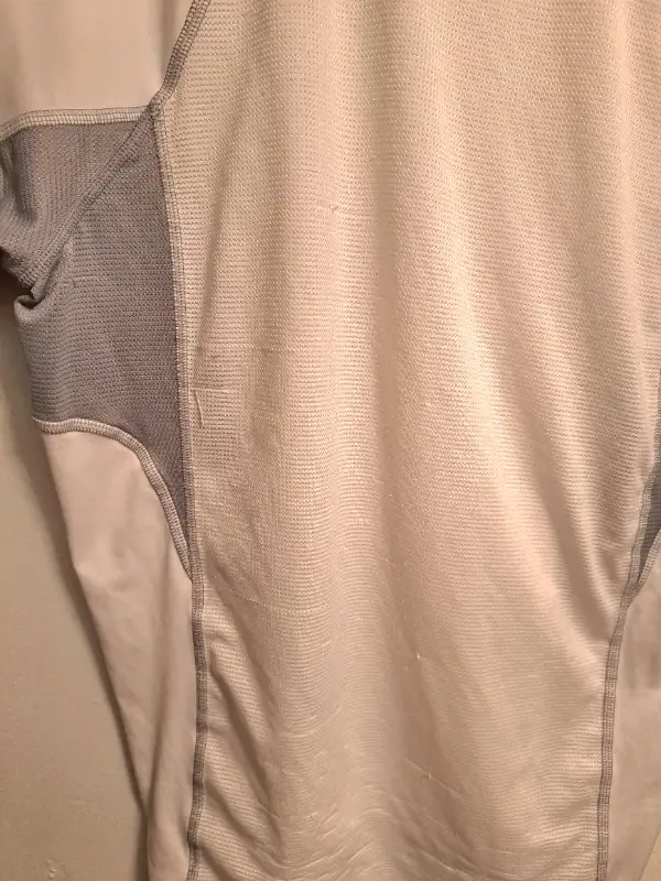 Under Armour Fitted HeatGear White Workout Shirt (MEDIUM)62865711920643124