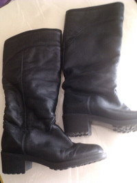Women`s size 6.5 Winter Boots Leather black