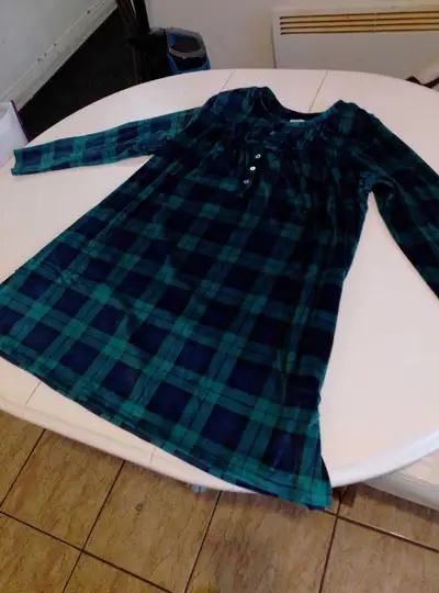 Robes en velours, View more