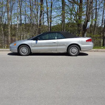 Chryler Sebring Cabriolet moteur 6 cylindres 24 valves (2.7). Vitres electriques, sieges electriques...