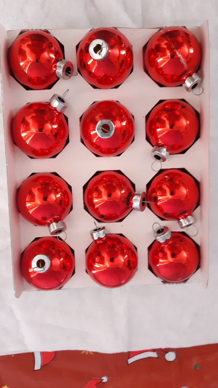 3 ensemble boule cassable pour sapin Noël dans Décoration intérieure et accessoires  à Lévis - Image 2