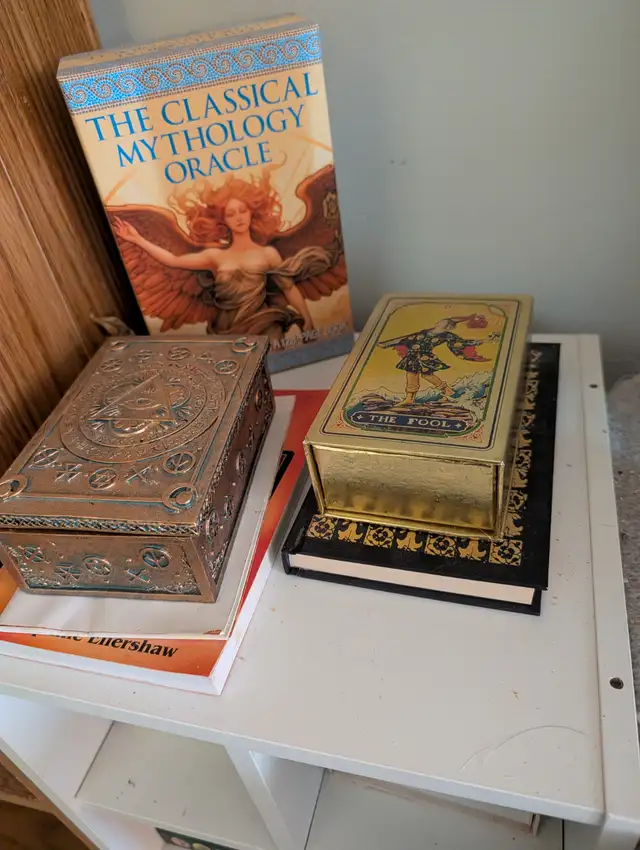 Oracle and Tarot Readings436100751908546564