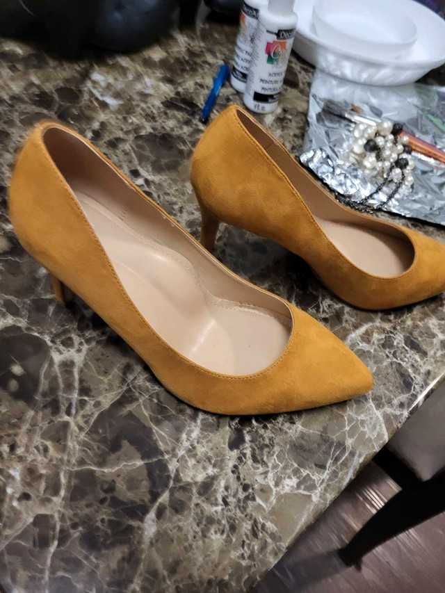 Brand new yellow heel shoe in Women's - Shoes in Winnipeg