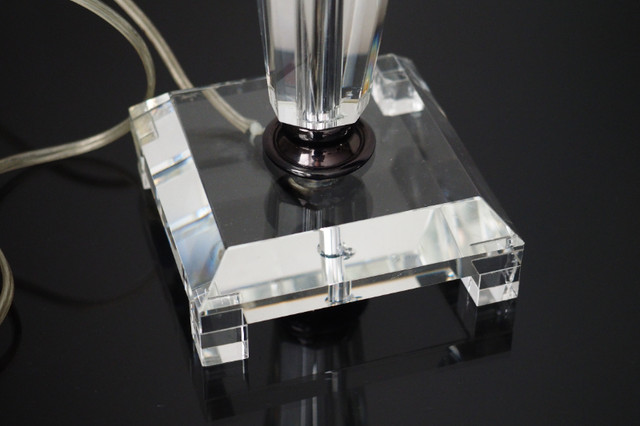 Lampe en verre massif et métal - lamp made of solid glass in Indoor Lighting & Fans in City of Montréal - Image 4