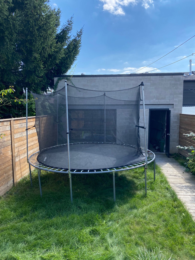 Brand New 12’ Trampoline Replacement Net in Other in City of Toronto - Image 2