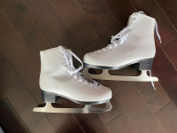 NEW Patins à glace taille 5 US