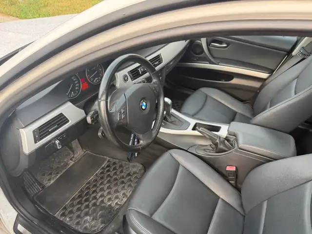 BMW 323i 2011 523046199398901769