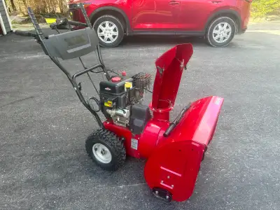 Souffleuse à neige Briggs & Stratton 950 de 24 pouces, View more