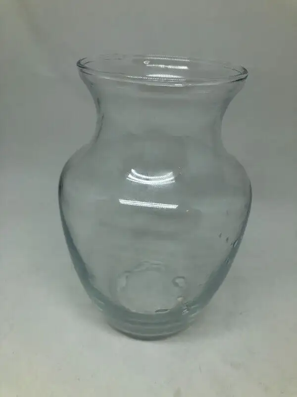 Glass vase - 6 inch tall X 4 inch wide in Home Décor & Accents in Calgary - Image 6