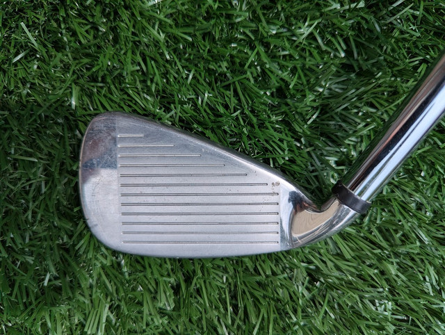 Wilson Deep Red 2 Iron 18 Degree Loft in Golf in Edmonton - Image 2