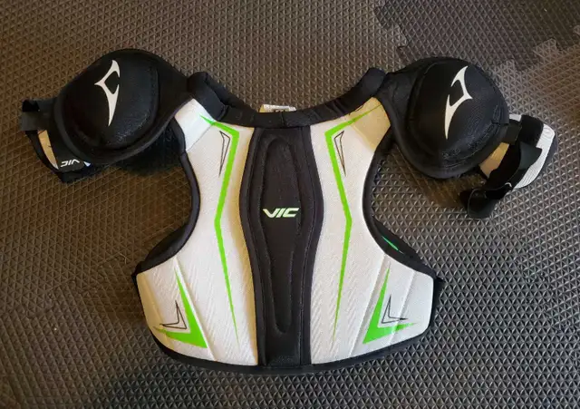 Hockey Chest Protector VIC – Youth Large Good condition in Hockey in Markham / York Region - Image 3