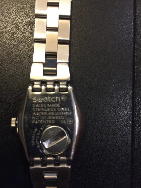 Womens Watch in Jewellery & Watches in City of Montréal - Image 5