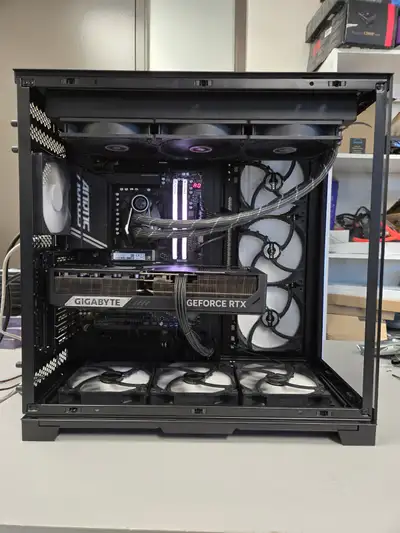 Blacked 5090 - Ryzen 9950X3D - RTX 5090 - 32GB RAM - 2TB SSD, View more