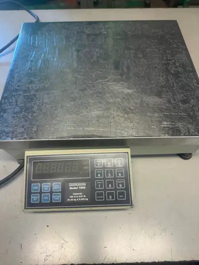 Used Pennsylvannia bench counting and weighing scale Model 7600 Capacity 100lb x 0.01lbs Heavy duty...