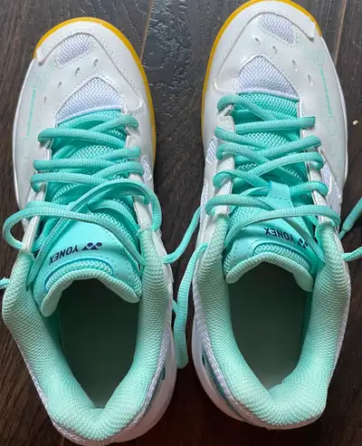 Yonex Power Cushion 101 – Size 8.5 (Excellent Condition!), View more