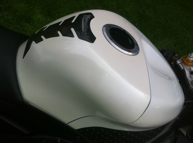 KAWASAKI ZX636R COMPLETE SET OF WHITE OR ORANGE BODY WORK in Motorcycle Parts & Accessories in Windsor Region - Image 2
