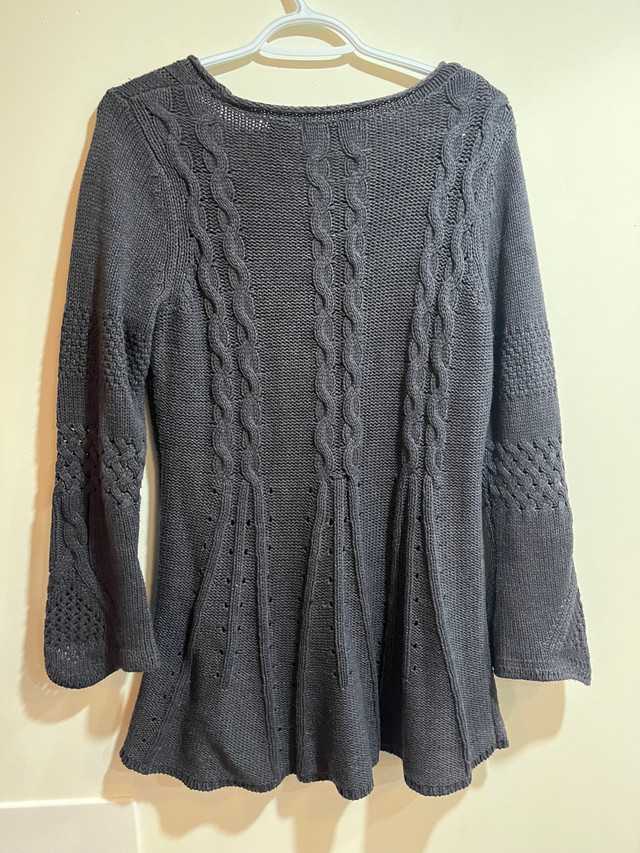 Cable knit grey sweater top sz L in Women's - Tops & Outerwear in Mississauga / Peel Region - Image 2