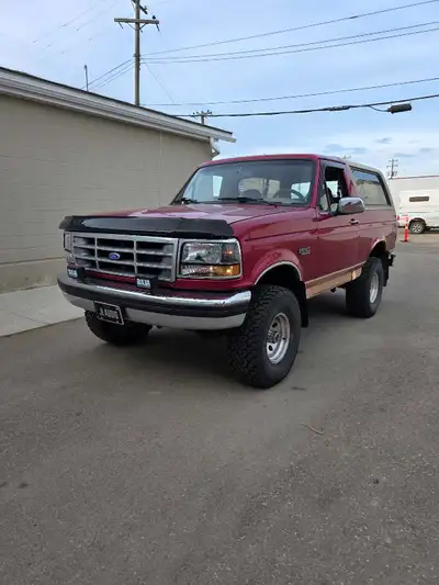 Selling my 1994 OBS Ford Bronco Eddie Bauer Edition. 4x4 with 5.0L 302 Engine. Body has 298K KM on i...