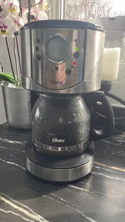 Great coffee maker In excellent condition. Cash sale Pick up by Milton District High School