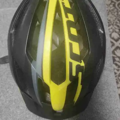 I'm selling a Scott ARX MTB bike helmet, perfect for hitting the trails. It's in good condition, pro...