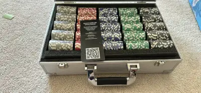 HEITOK Poker Set 600 Chips with Denominations, 11.5g Casino Poker Chips with Aluminum Carrying Case,...