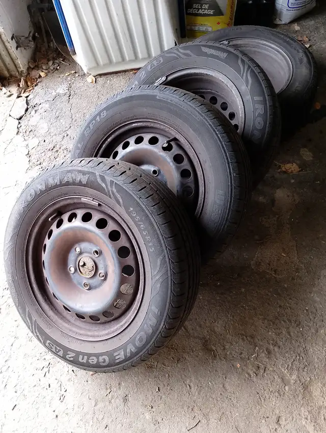 Four 15in 195/65R15 91H M+S tires on VW rims from a Rabbit in Tires & Rims in Dartmouth - Image 2