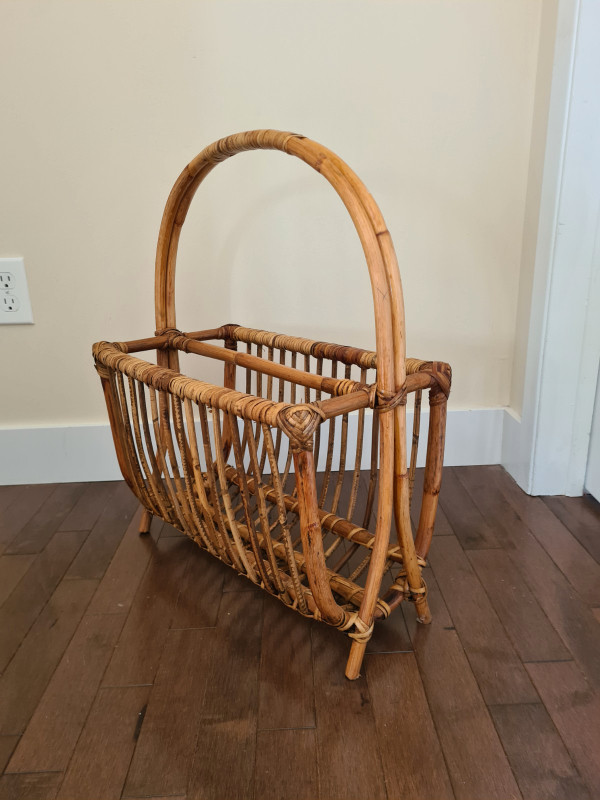 Vintage Wicker Magazine Rack Basket with Handle - MCM in Home Décor & Accents in Cole Harbour - Image 3