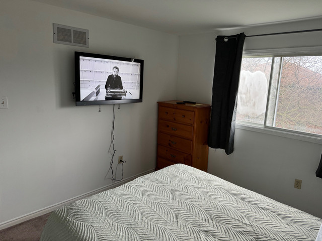 Private Room for rent in Room Rentals & Roommates in Oshawa / Durham Region - Image 2