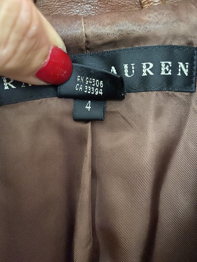 Ralph Lauren Leather jacket size 4 dans Femmes - Hauts et vêtements d'extérieur  à Ville de Montréal - Image 4