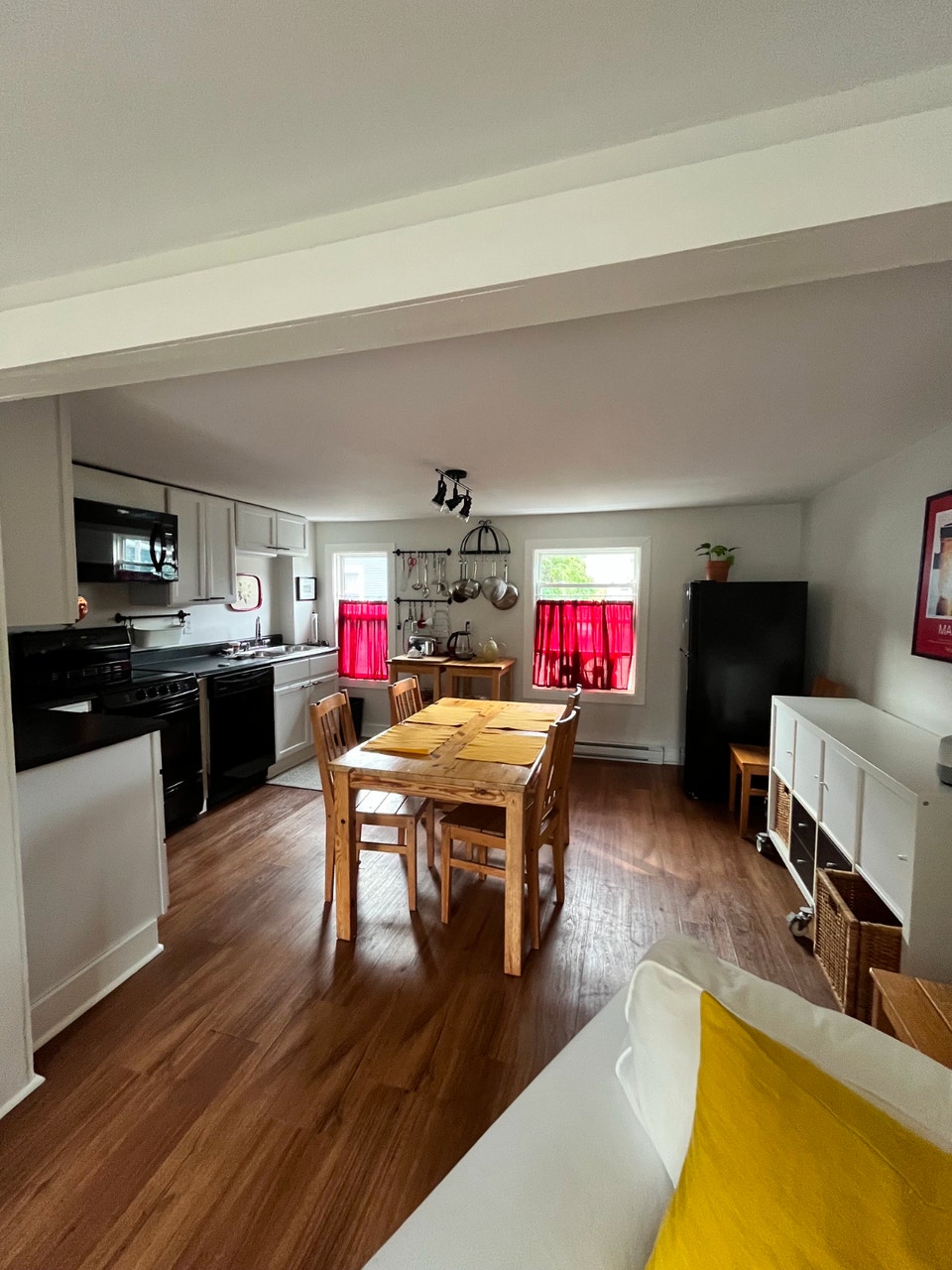 Fully furnished and equipped 1 bed 1 bath downtown with balcony 4