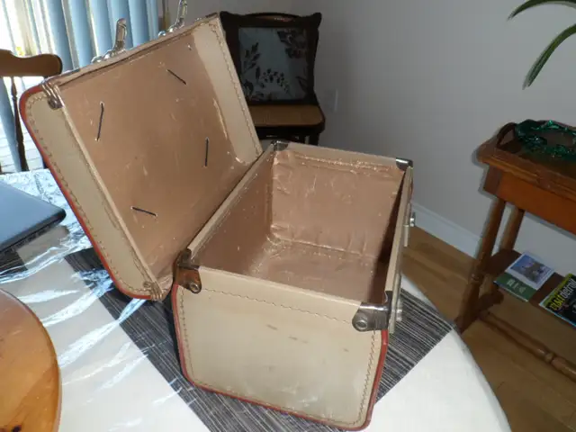 Antique Train Case65120781956225128