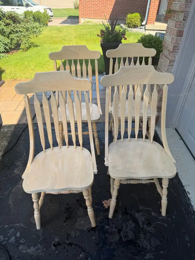 solid oak dining chairs in Chairs & Recliners in Mississauga / Peel Region - Image 3