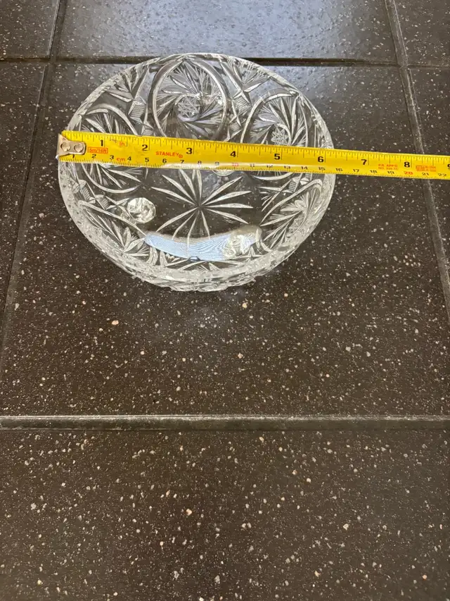 VINTAGE Pinwheel Crystal Dish/Bowl & Lid - Bol & Couvercle  in Arts & Collectibles in City of Montréal - Image 5