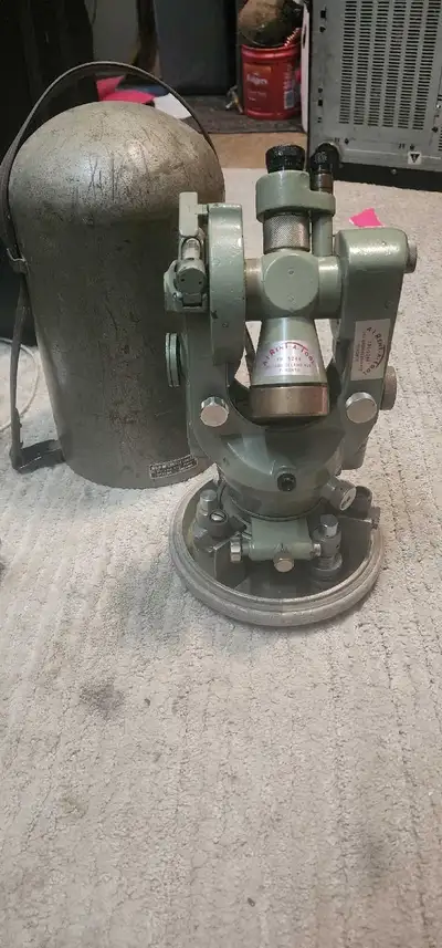 Manufactured in Switzerland, the T2 model was produced for 70 years, from 1926 to 1996. It is a prec...