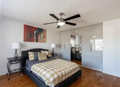 Professional Female Roommate Preferred – Beautiful Lakefront Townhouse in Stoney Creek Available now...