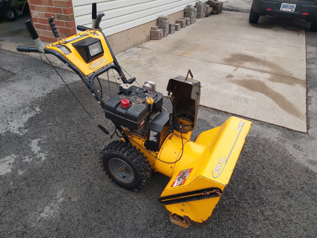 27" 9HP Snowblower w/ Electric Start in Snowblowers in St. Catharines