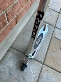 Razor scooter , great shape, first $20 takes it away.
