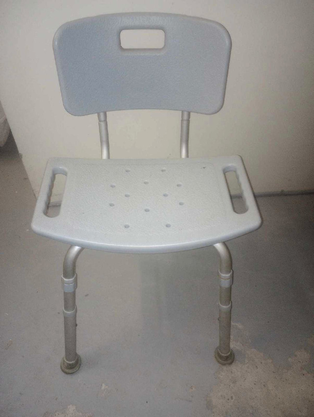 Bath / Shower Chair / Seat / Height Adjustable Legs / Good Condi in Health & Special Needs in Kawartha Lakes