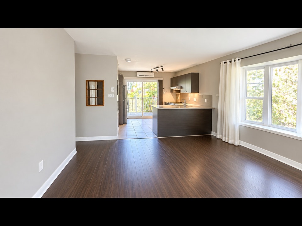SUPERBE APPARTEMENT 4 1/2 - TYPE CONDO 2
