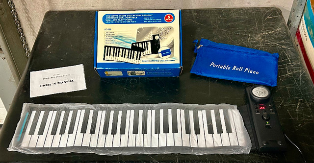 Portable “Roll & Play” Piano (Model JC-888) - MINT! in Pianos & Keyboards in Mississauga / Peel Region