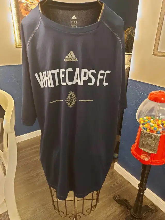 Vancouver white caps t shirt medium  in Men's in Calgary - Image 2