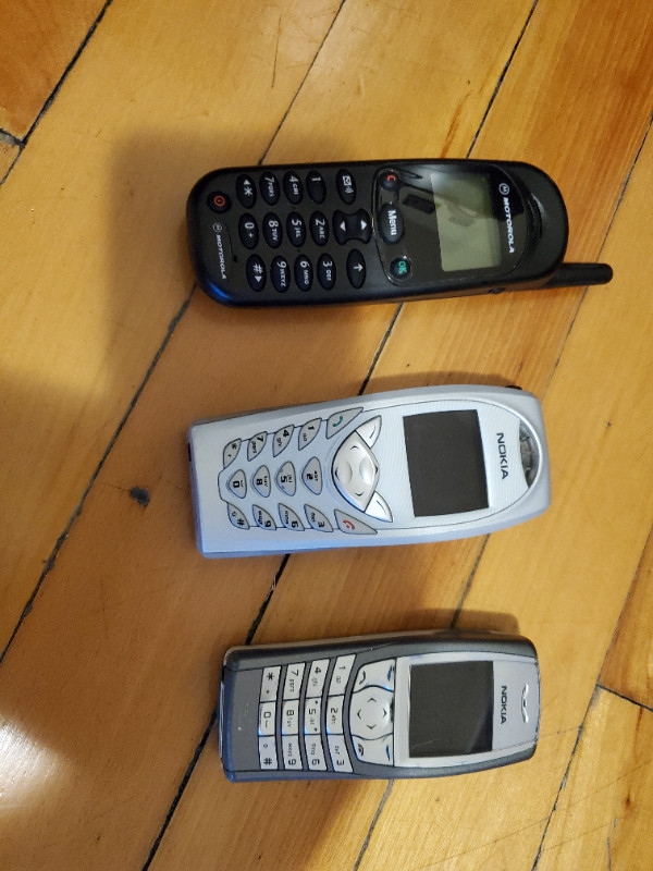 Nokia et Motorola téléphones cellulaires vintage dans Téléphones cellulaires  à Ville de Montréal - Image 2