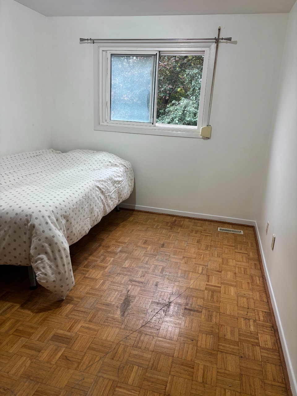 3 Bedrooms + Private Living Room - Shared Kitchen - $2800 3