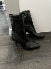 STEVE MADDEN VAKAY BOOTS