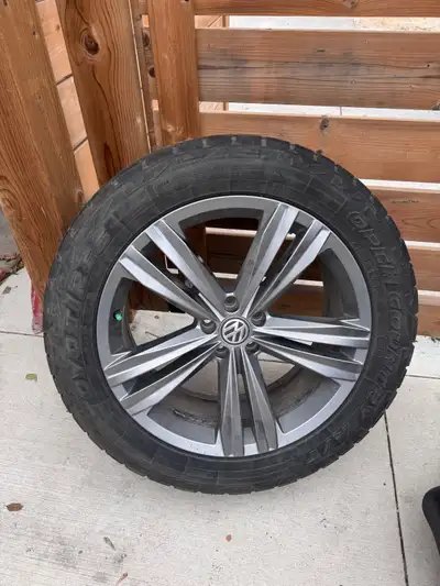 Volkswagen atlas rline rims and tires. 255/50/20 Rims are excellent condition no scratches and dings...
