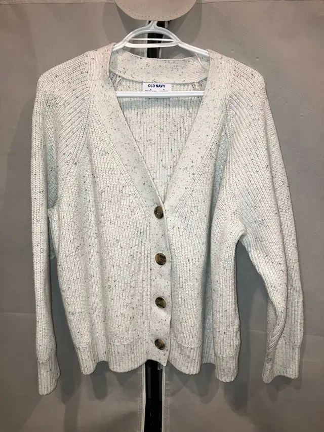 Old Navy XL Cardigan in Women's - Tops & Outerwear in Winnipeg - Image 3