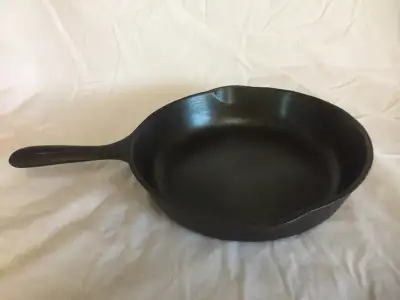 UNMARKED WAGNER  #6,   9 INCH SKILLET, View more