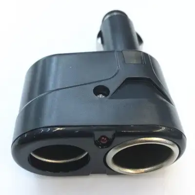 Adapteur lighterplug double pour voiture 12 volts Chargez votre GPS et votre caméra en même temps av...